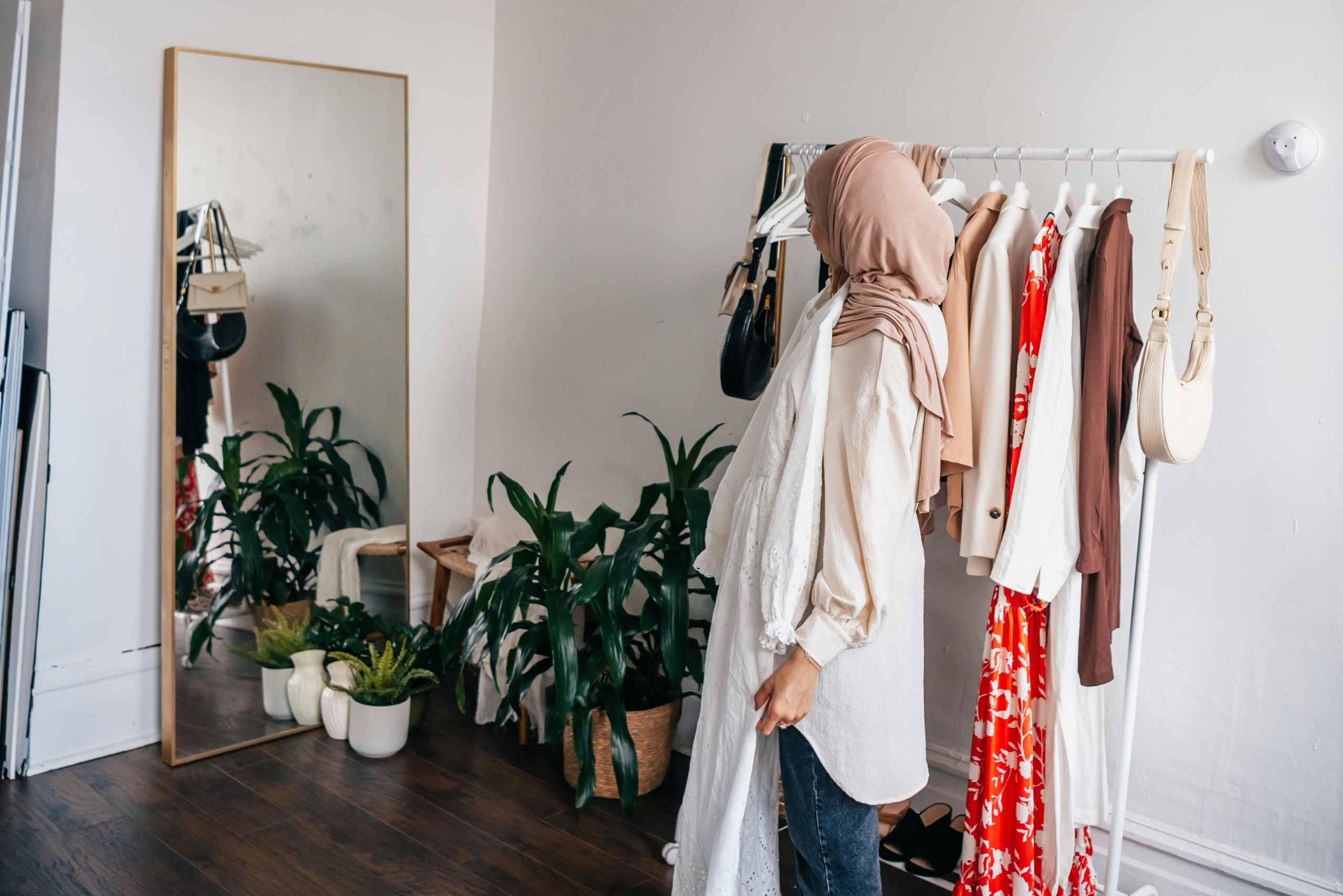 Créer sa garde-robe capsule modest fashion