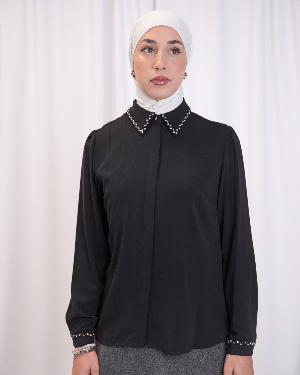 Chemise noire élégance strass