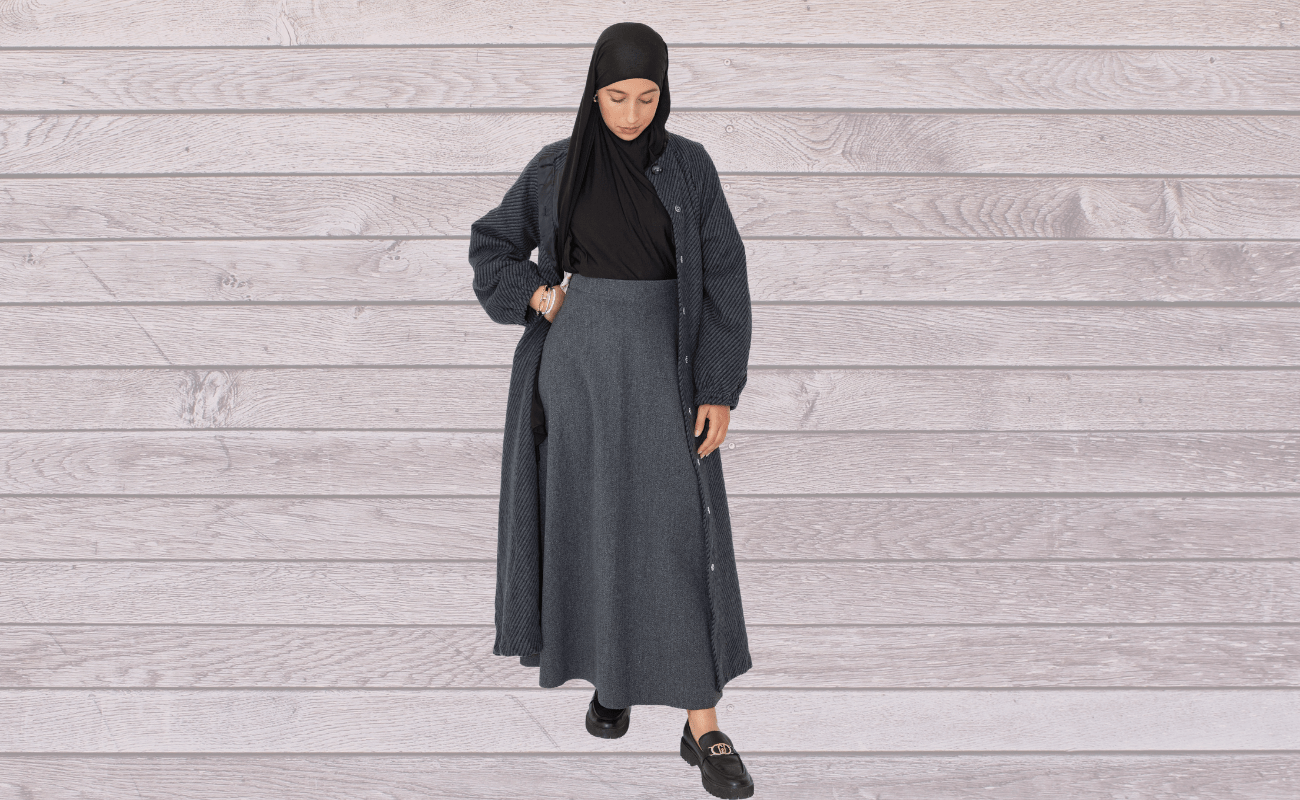 Comment styliser une jupe longue pour un look jupe longue évasée