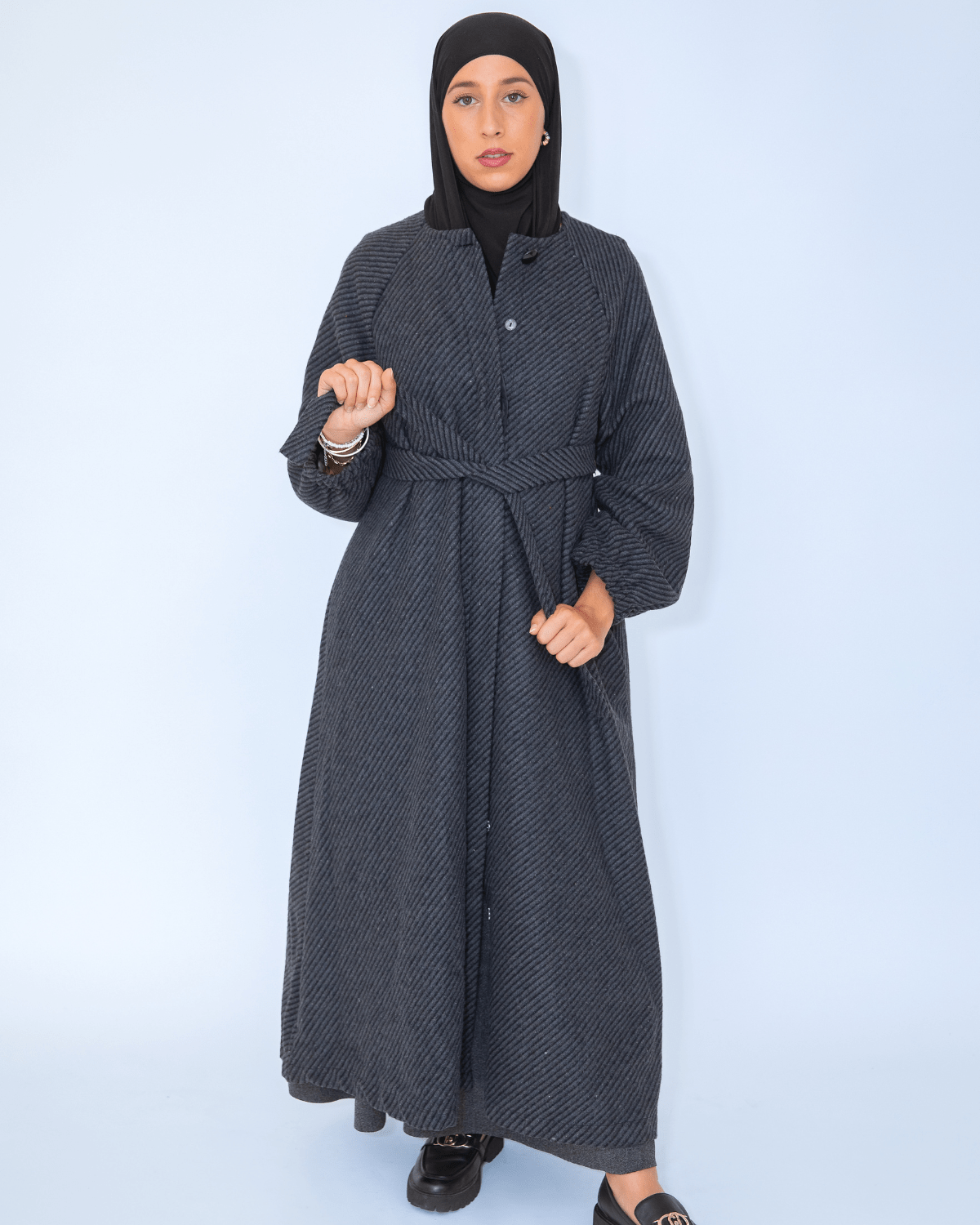 Manteau Long Noir Structuré – Élégance Intemporelle