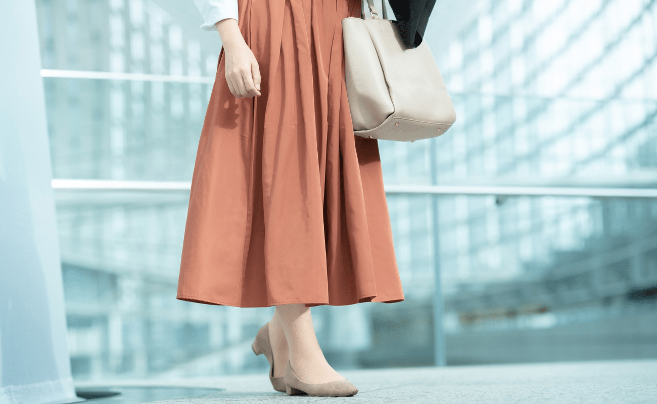 Comment porter une jupe longue avec elegance